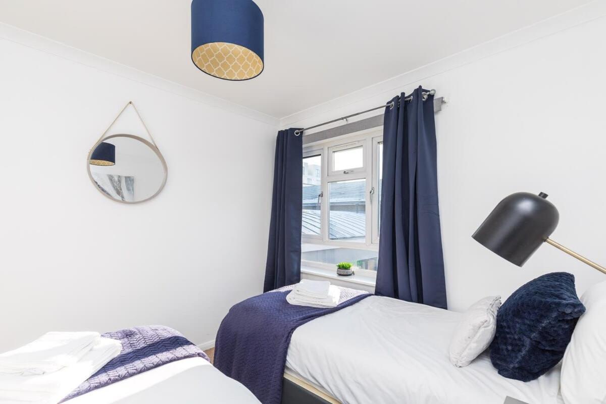 19A The Broadwalk - Cozy 1Br In The Heart Of Crawley Near Gatwick Airport Great For Contractors And Flight Crew Students Villa Bagian luar foto